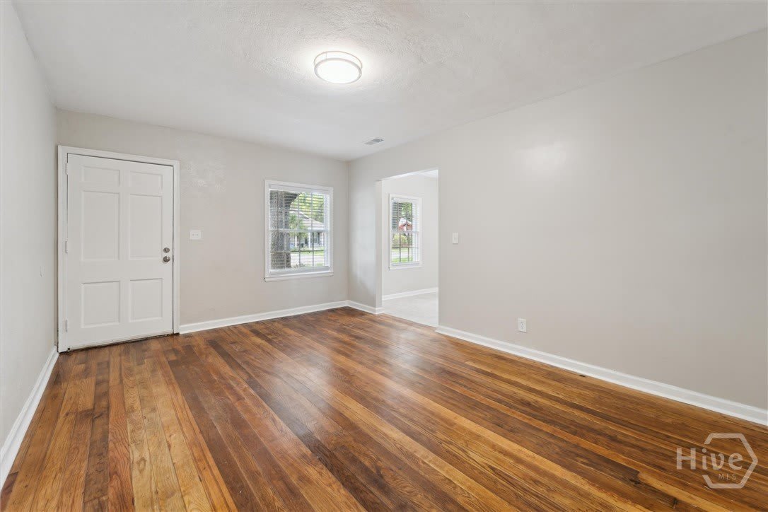 1315 E 55th Street – photo 4