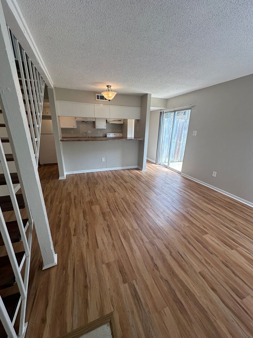 1BD/1BA Townhouse located on the Germantown/Memphis Line! – photo 2