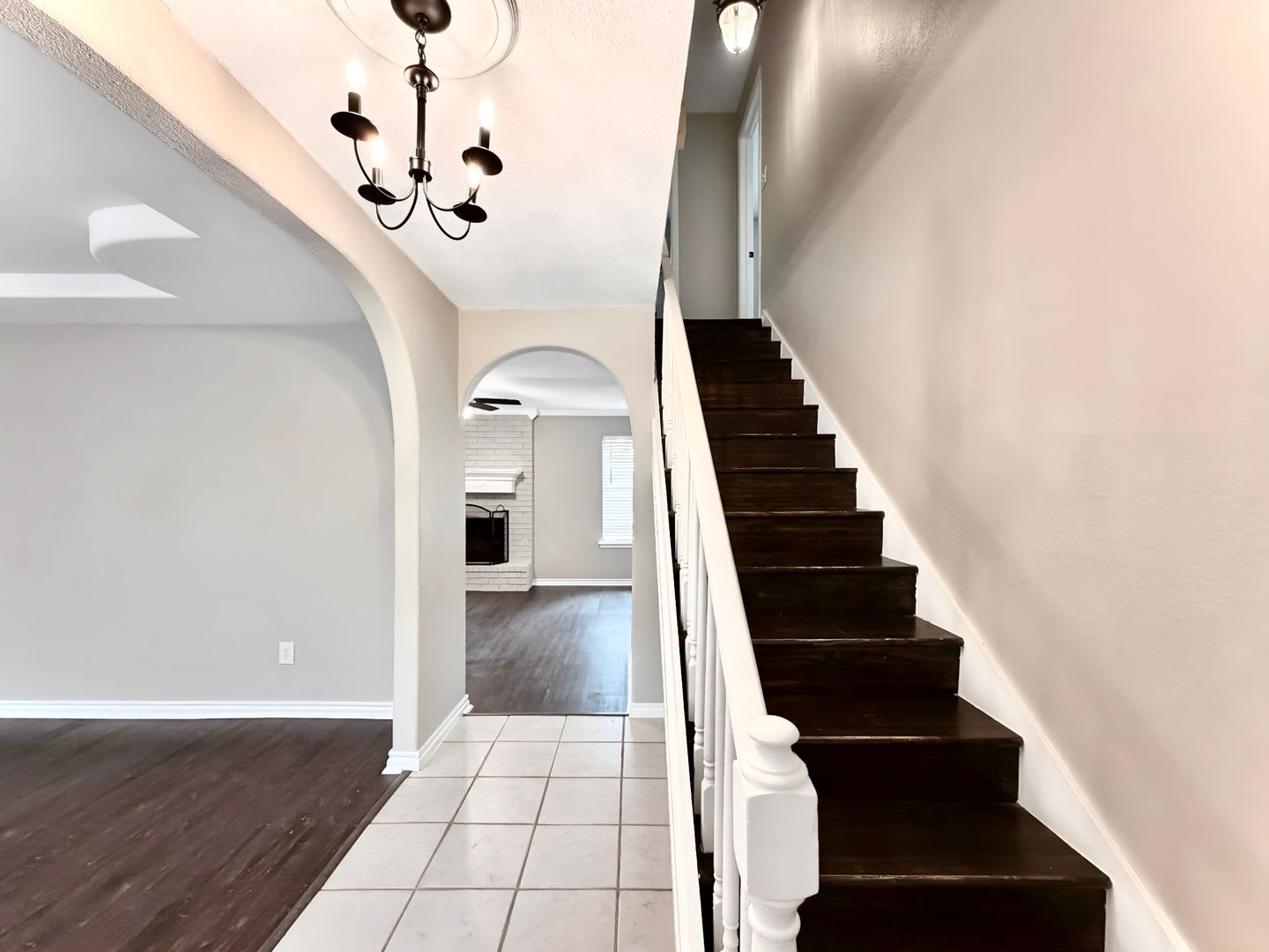 Updated Comfort with a Downstairs Primary Suite in Jenks – photo 4