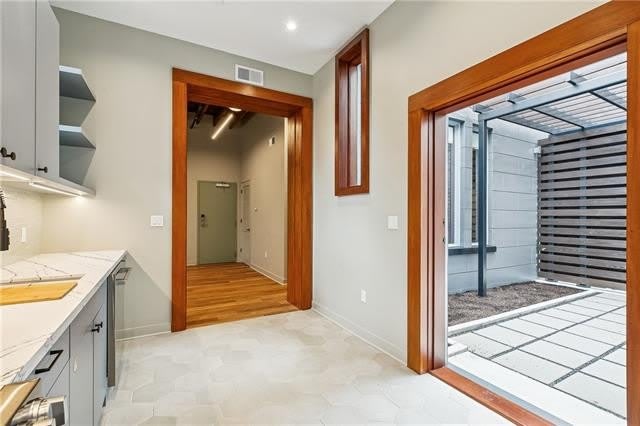 814 HOWARD Avenue – photo 4