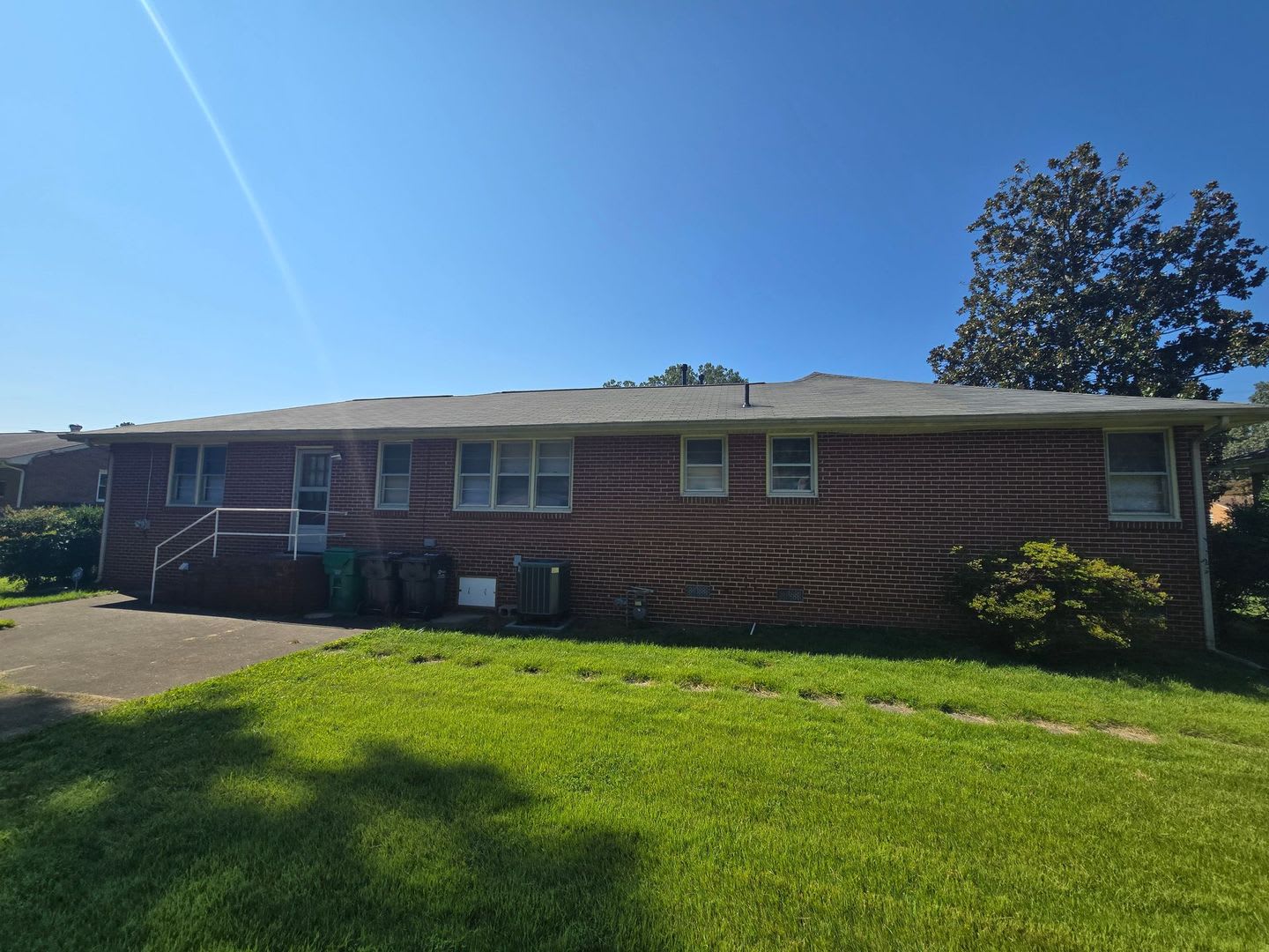 3 bedroom house in Colonial Heights – photo 2