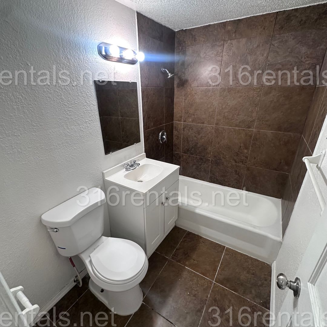 875 2 Bed 1 Bath Single Family Home – photo 4