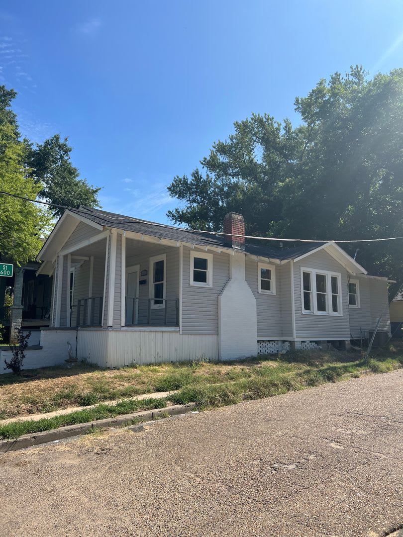 Large 3 Bedroom 1 Bathroom Home – photo 2