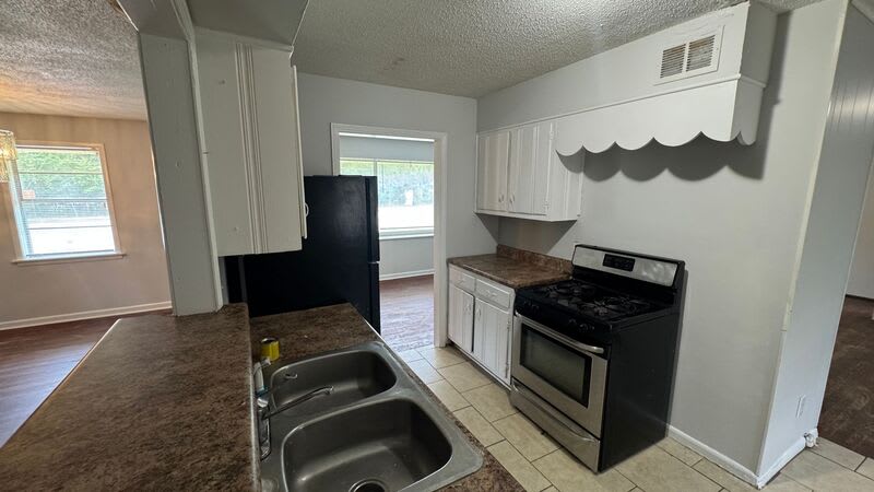 1814 Marjorie St – photo 5