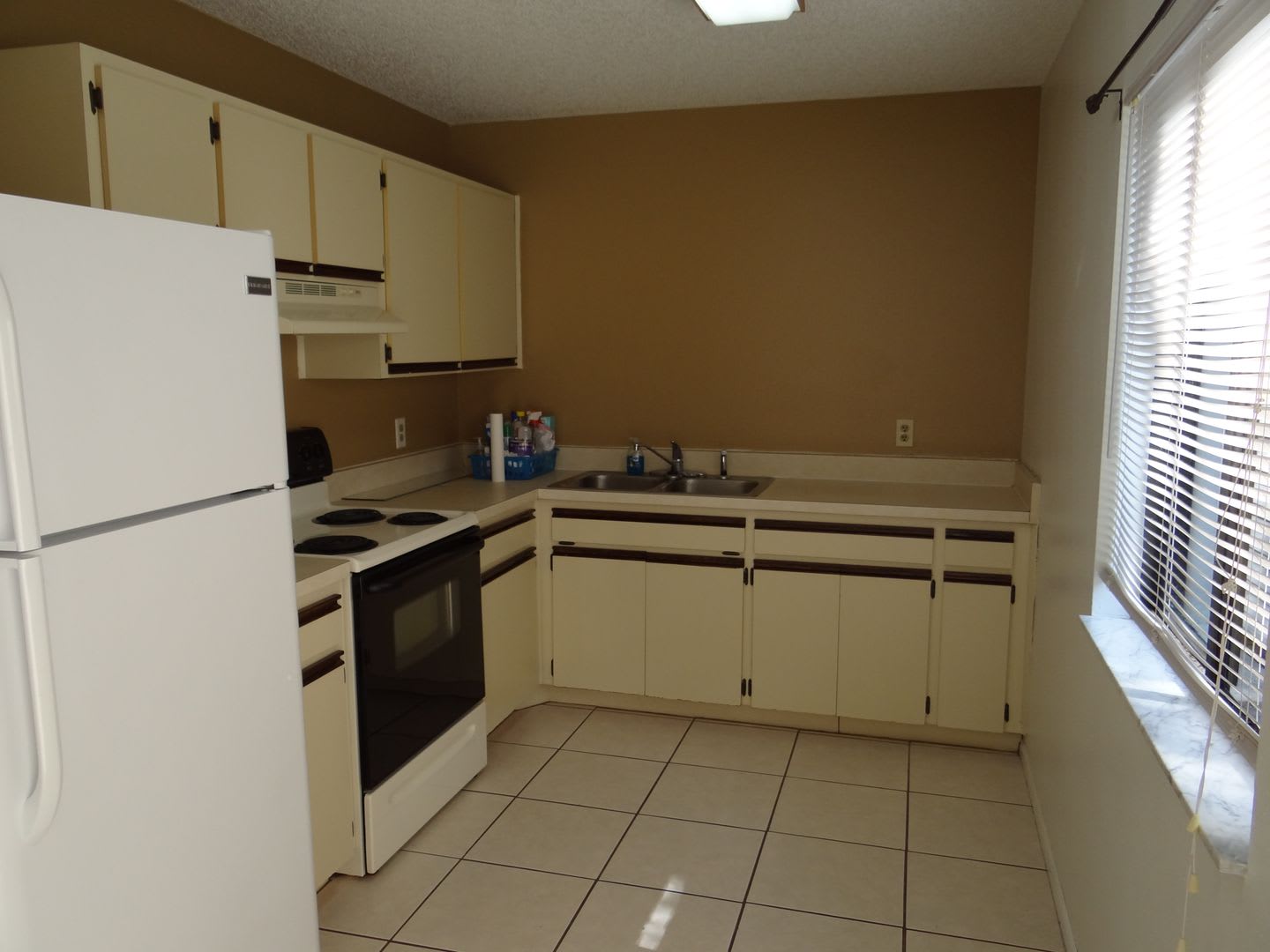 Super Clean Annual 2 bed 1 bath 1 garage home in Kingsway Elementary District – photo 5
