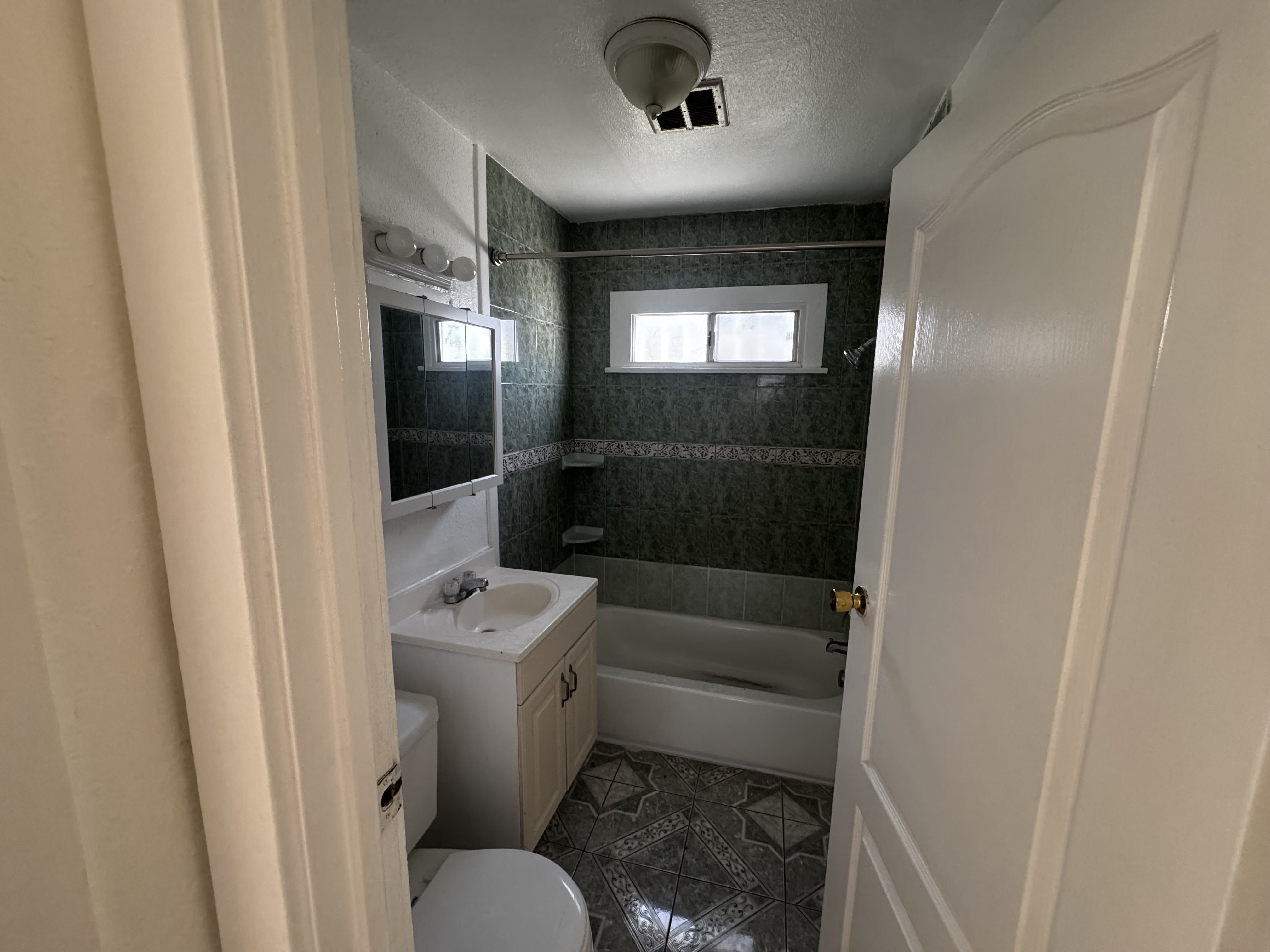 1307 West 56th Street – photo 1