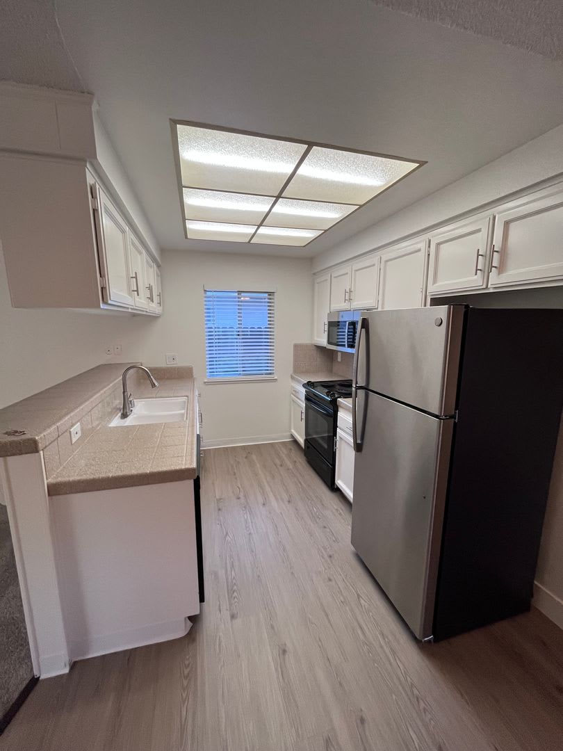 UPDATED 3 BEDROOM HOUSE W/ RV ACCESS!! – photo 2