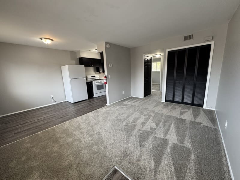 4431 Oakwood Boulevard – photo 2