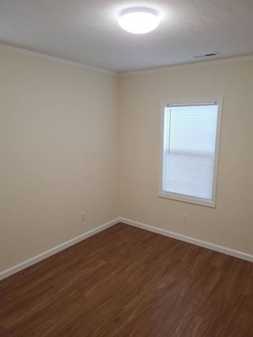 Updated 2 Br 1 Ba Home With Large Fenced Yard 1 Car Garage 1538 Longfield Ave Louisville Ky 40215 – photo 5