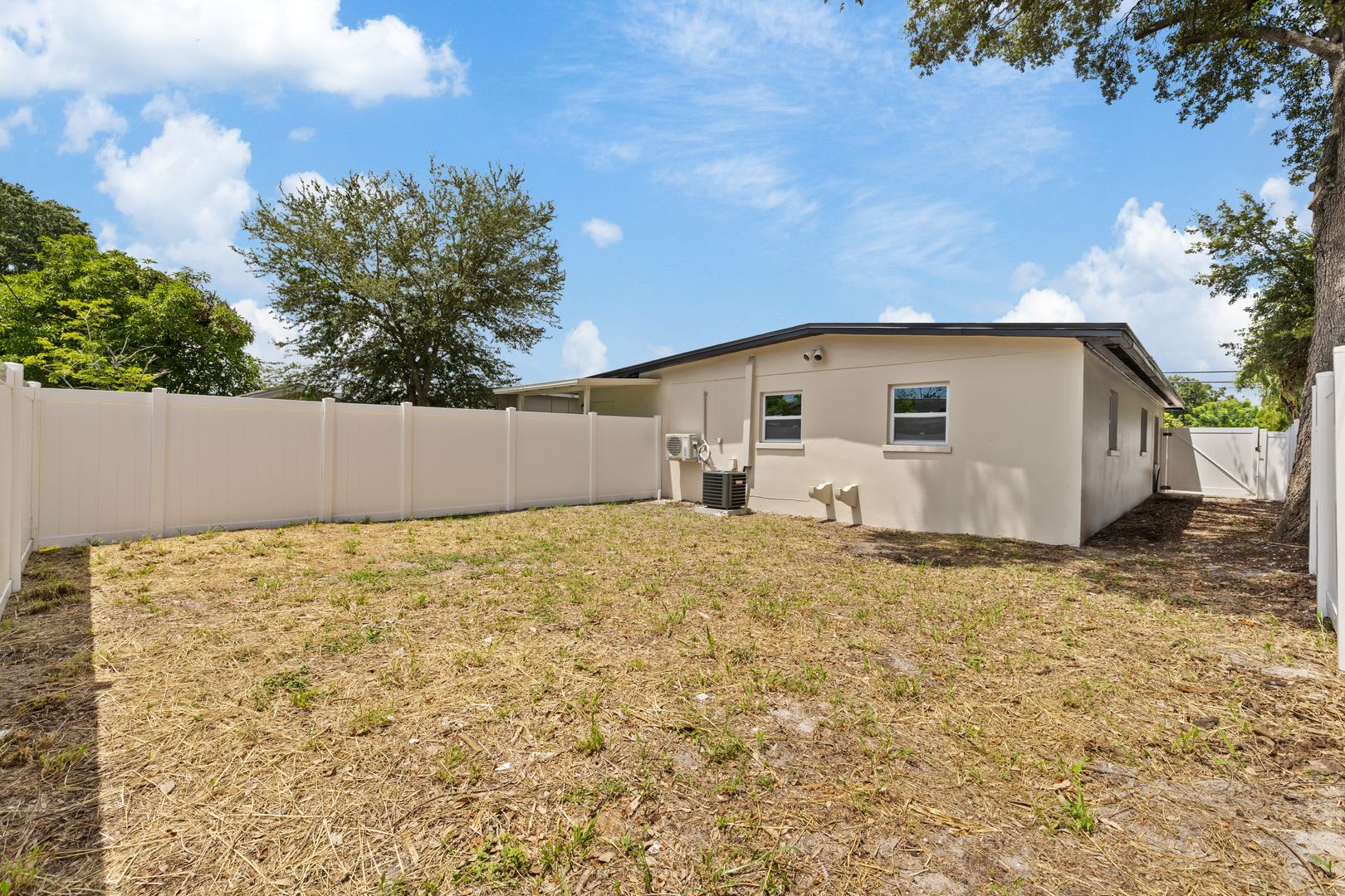 Cozy Single Family Home Available Now Utilities Included – photo 3