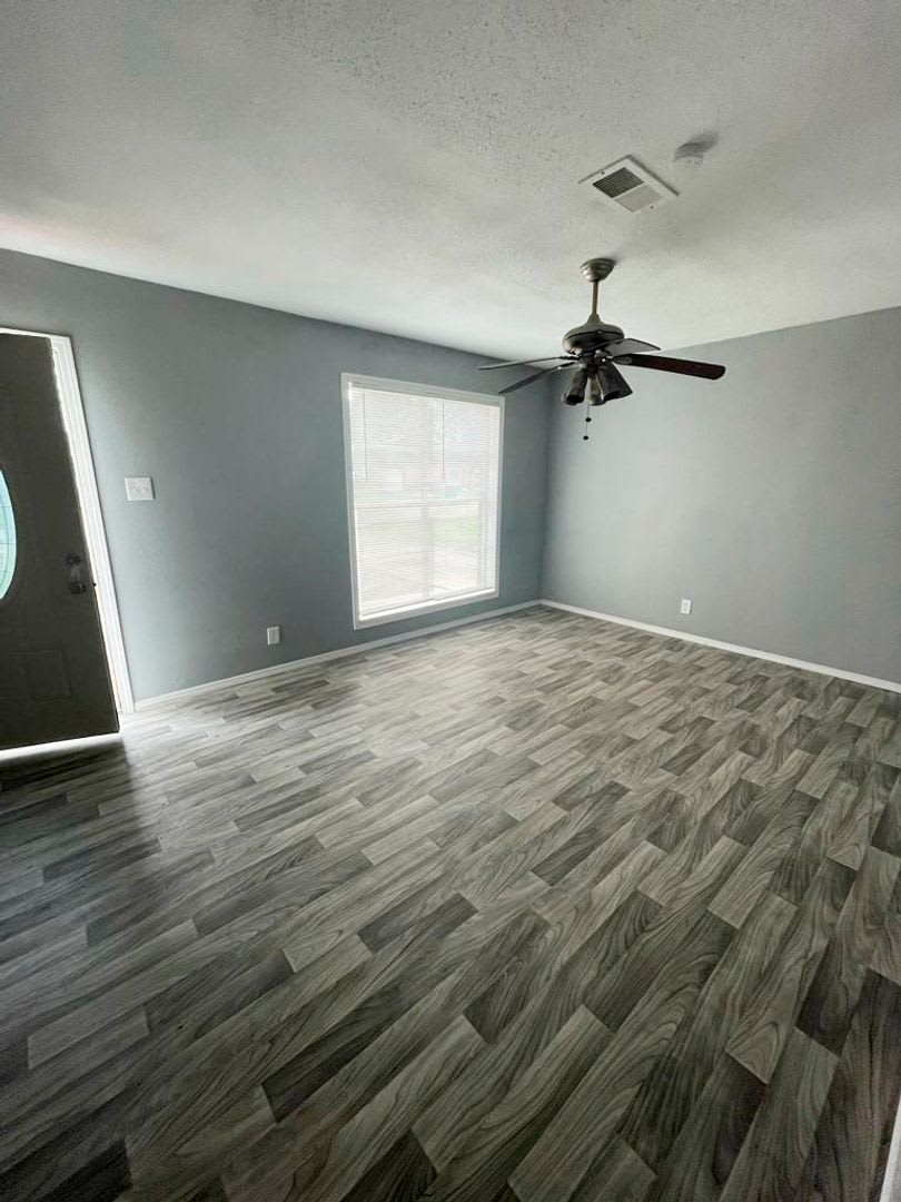 New Lower Price Spacious 3 Bedroom Home In Orange Only 1 250 Month – photo 1
