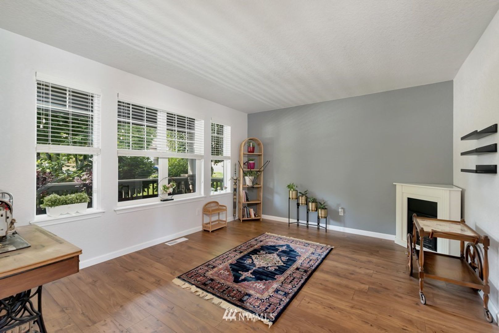 Spacious home in Lacey. Apply today to call this home yours!! – photo 3