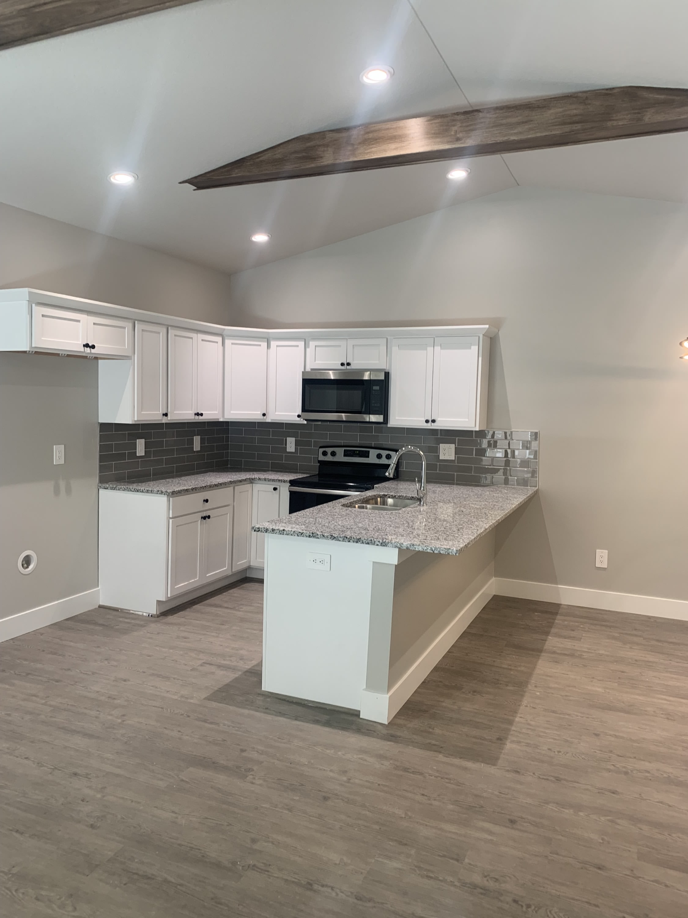 1423 W 37th St N – photo 2