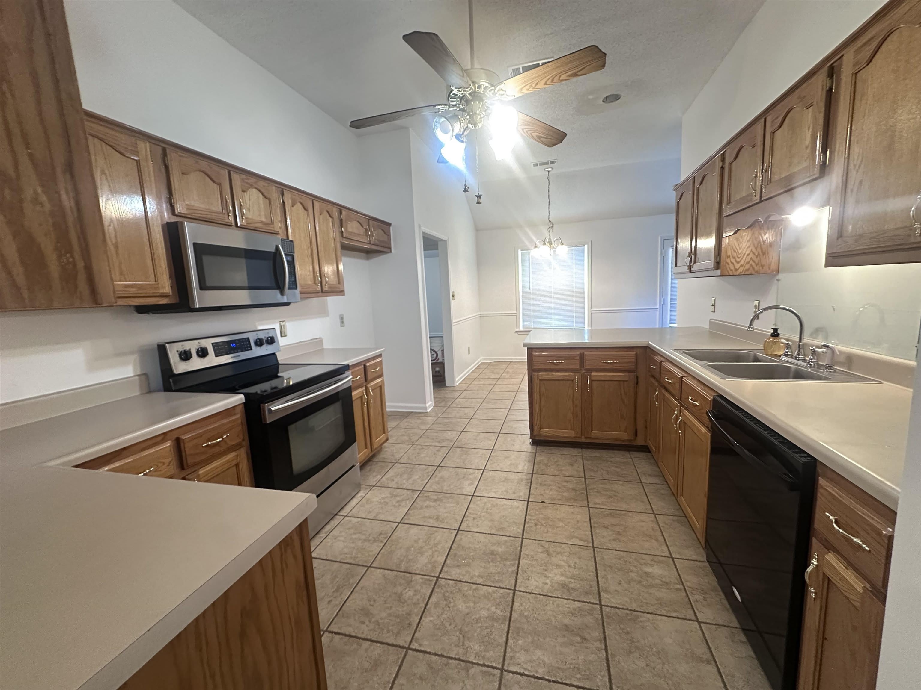 8305 CRIMSON CREEK Dr – photo 3