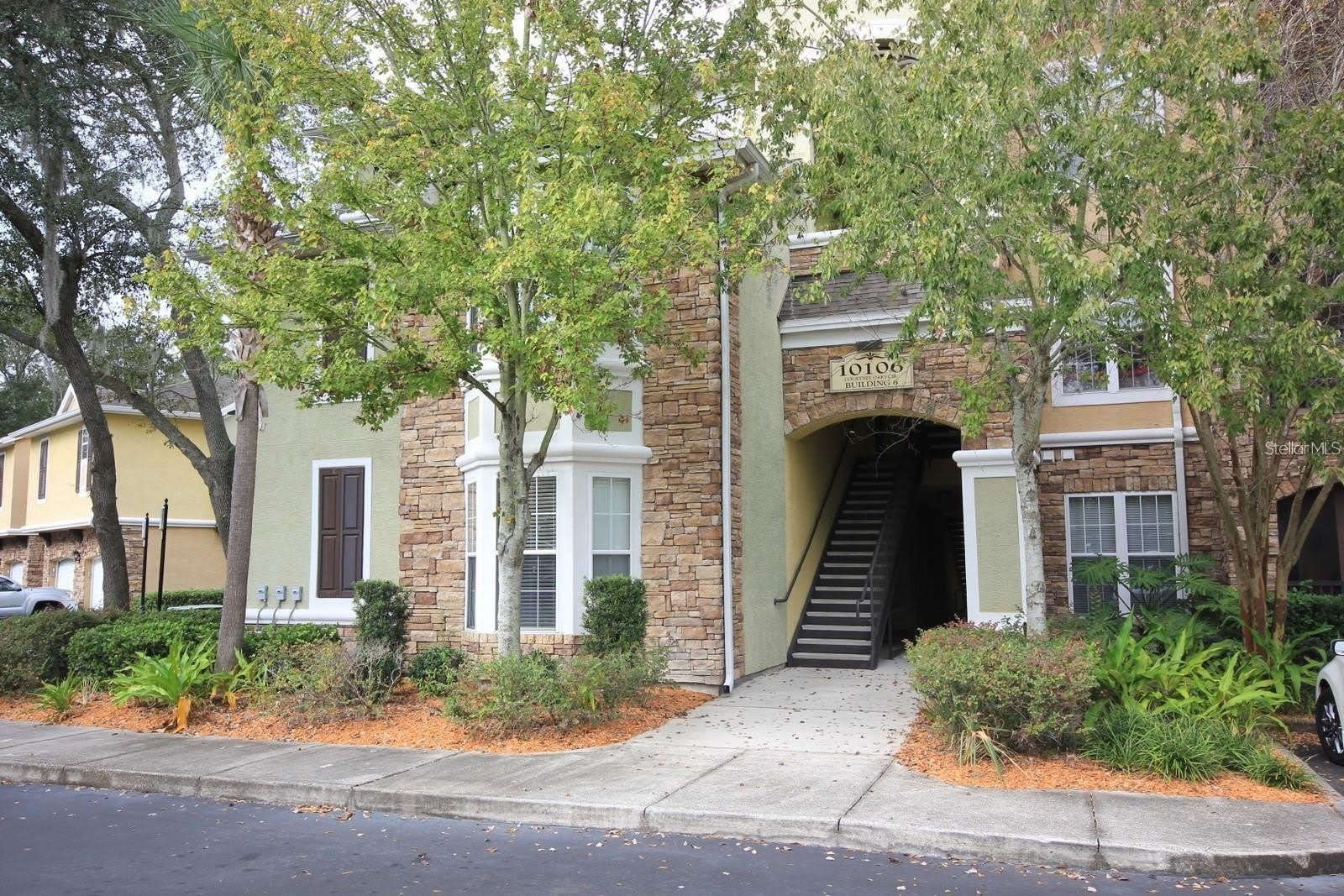 10106 COURTNEY OAKS Circle – photo 1