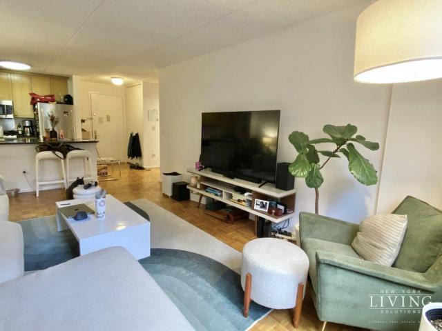 301 Elizabeth Street – photo 2