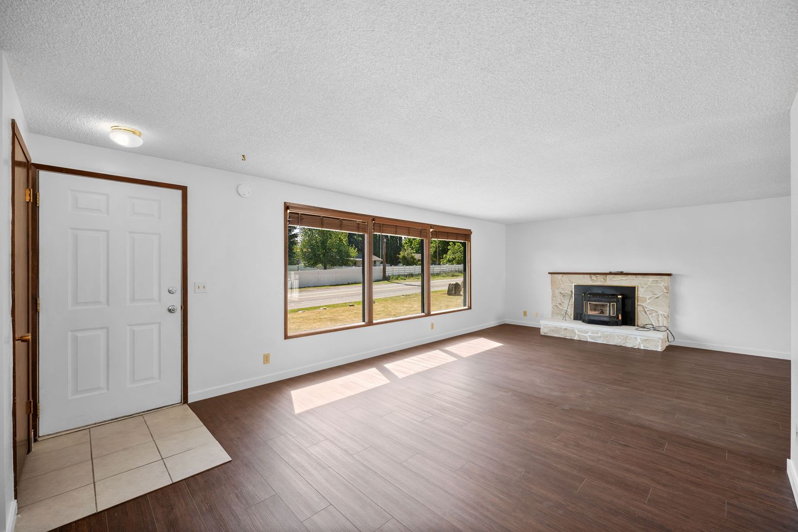 Spacious 3BR + Bonus Tri-Level in Spokane Valley – photo 3