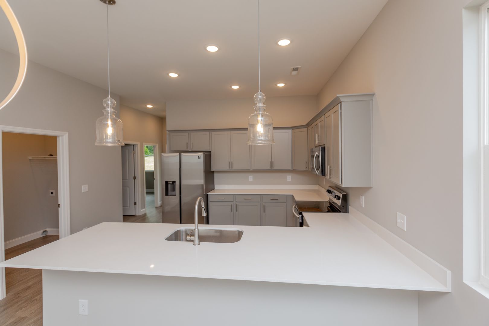 Modern 4 Bedroom Home in Red Bank – photo 3
