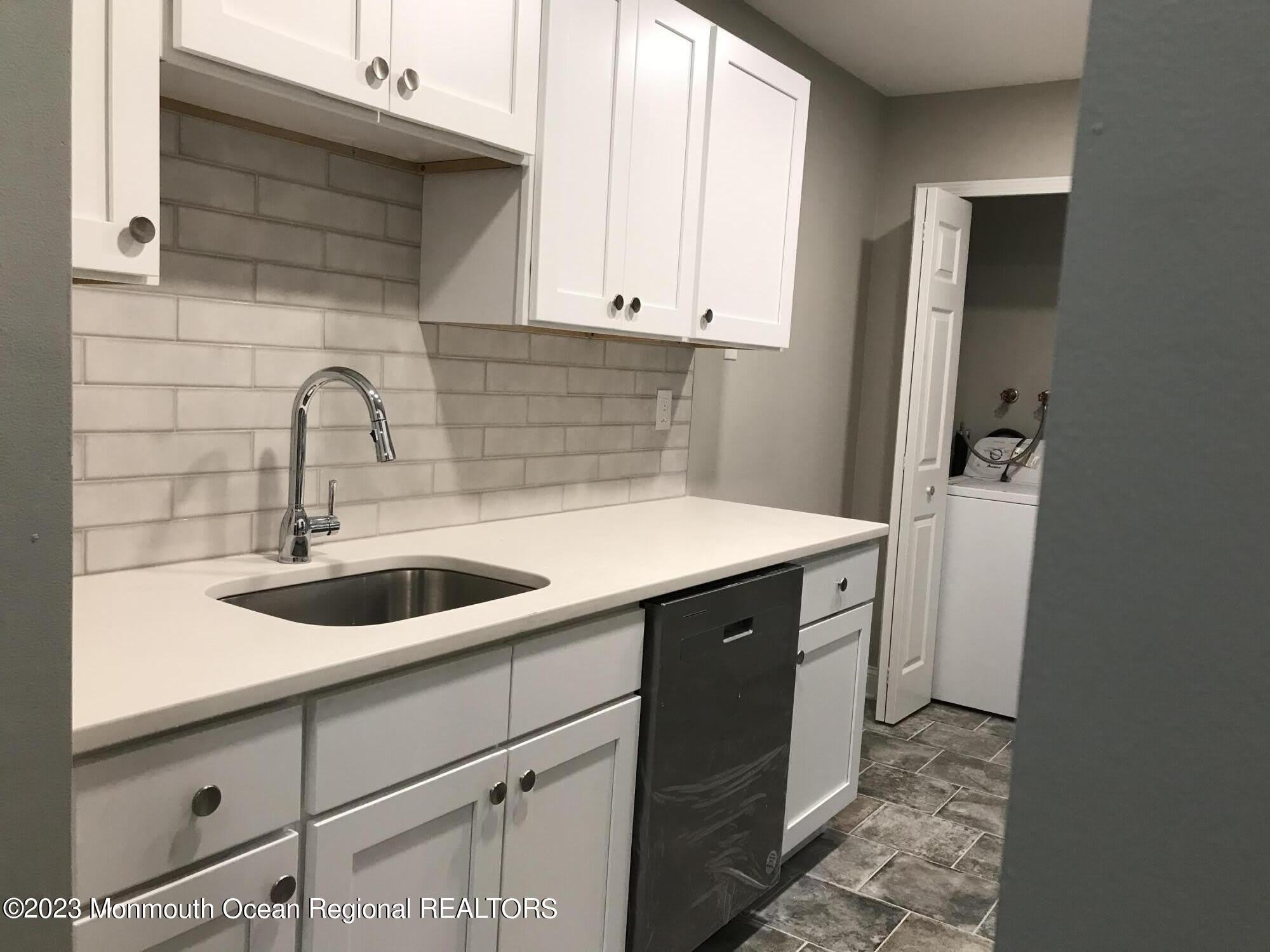 149 Amberly Drive – photo 3