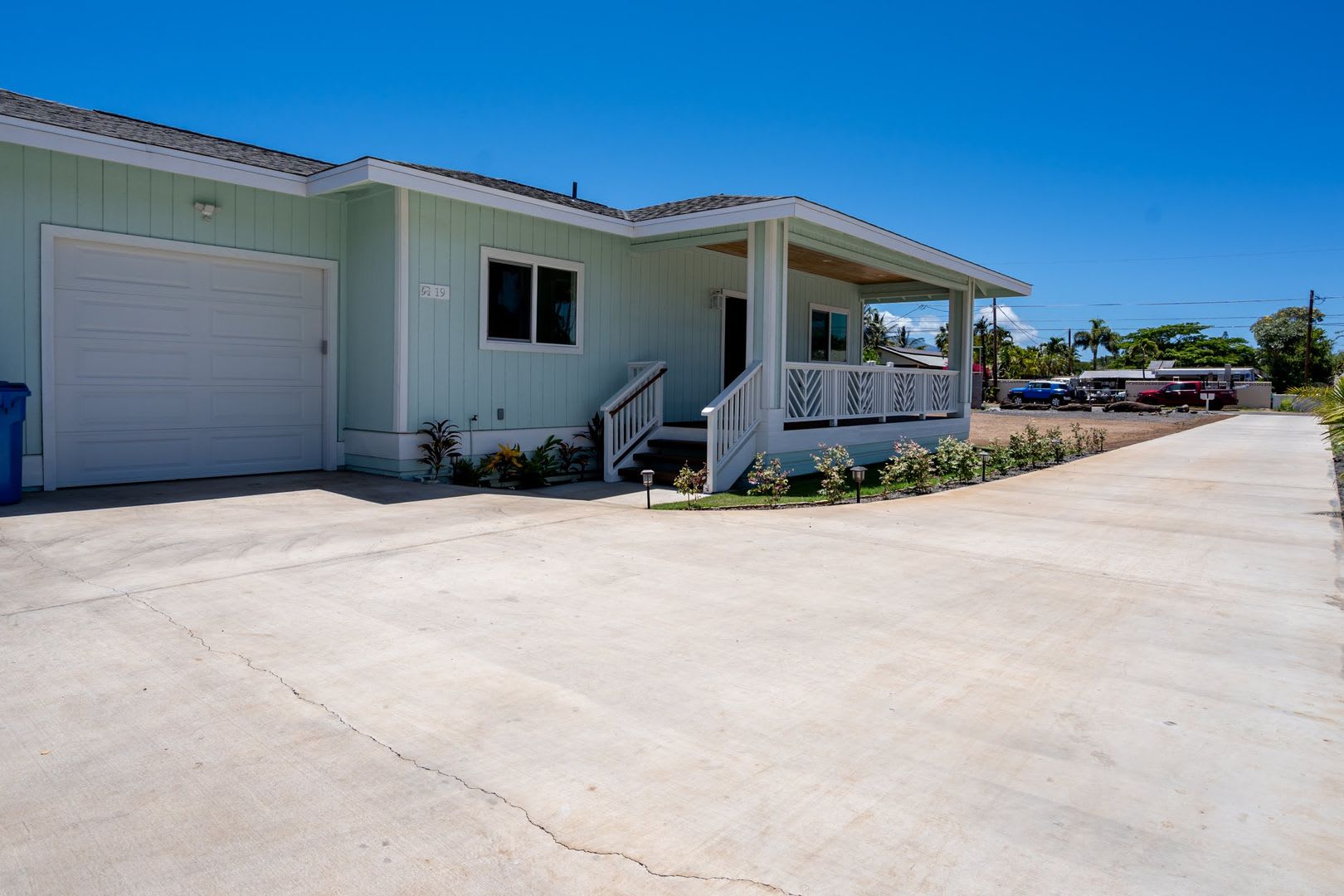 2 Bedroom, 1 Bathroom Oasis with Yard and 1-Car Garage – photo 3