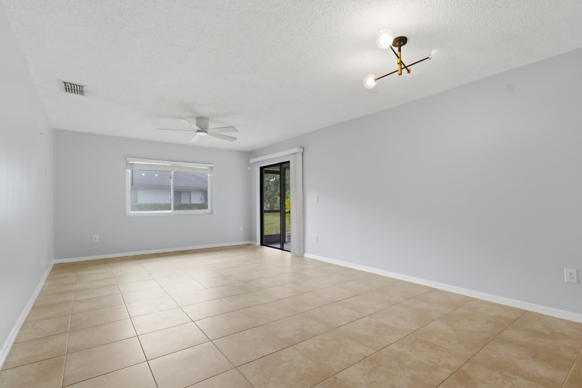 2701 Countryside Blvd Apt 102 – photo 2