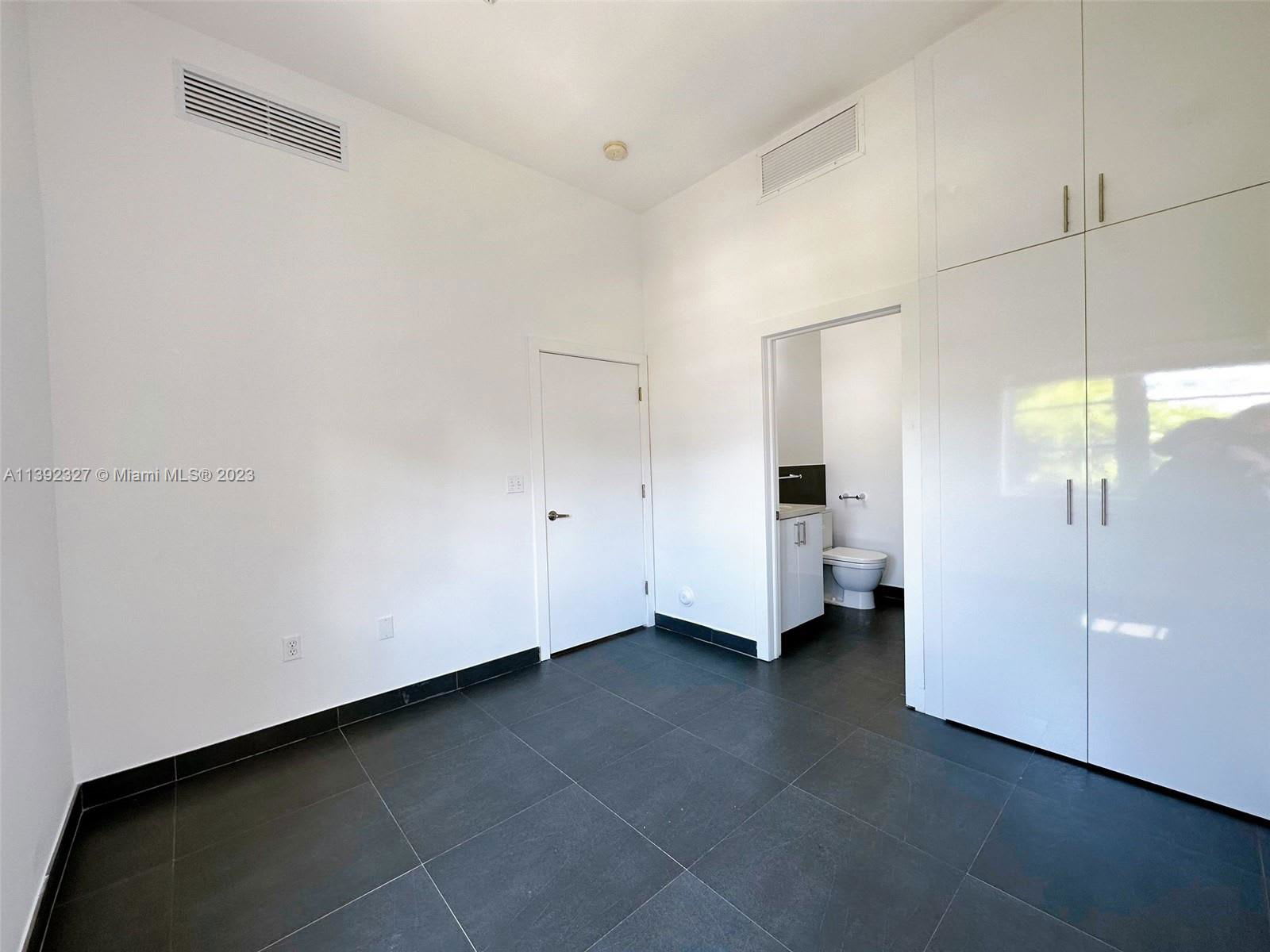 1600 Euclid Avenue – photo 4