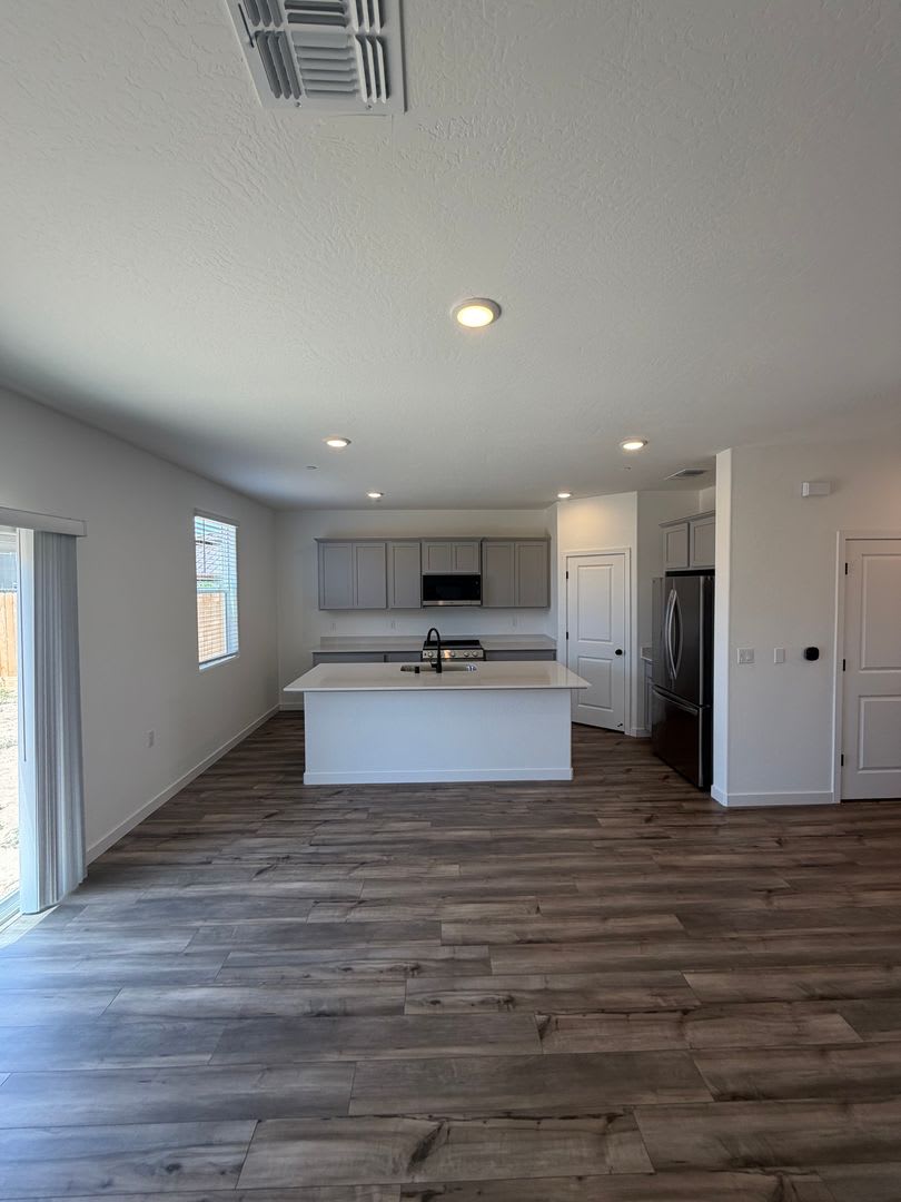 Brand-New 2026 Home for Rent in North Merced – photo 3