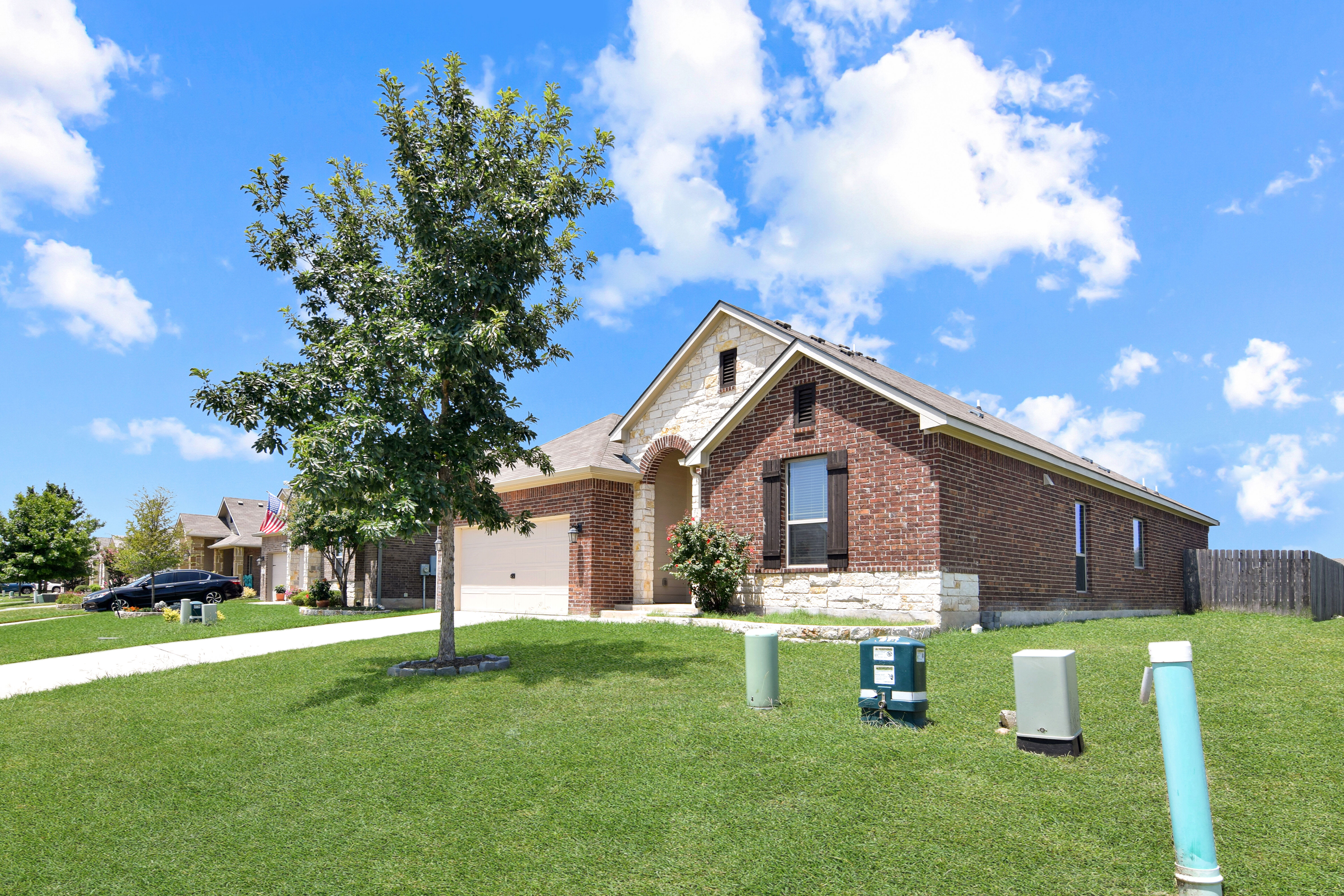410 Stonehouse Ln – photo 2