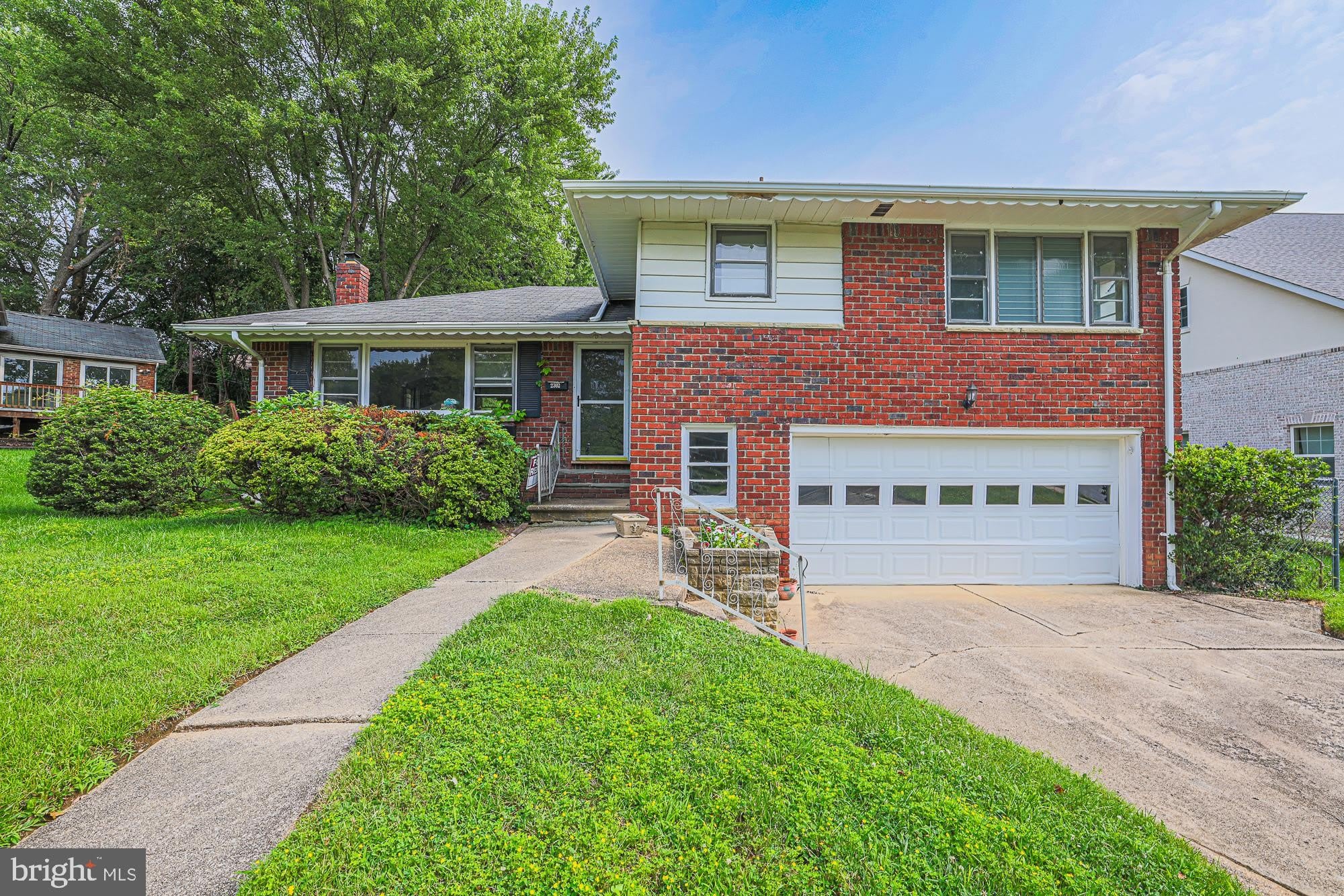 2302 FARRINGDON Road – photo 2