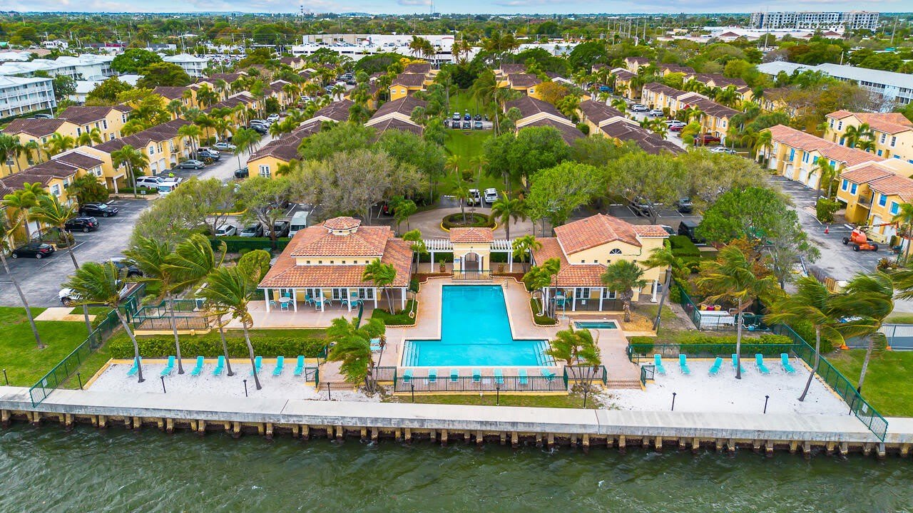 1060 Lake Shore Drive – photo 2