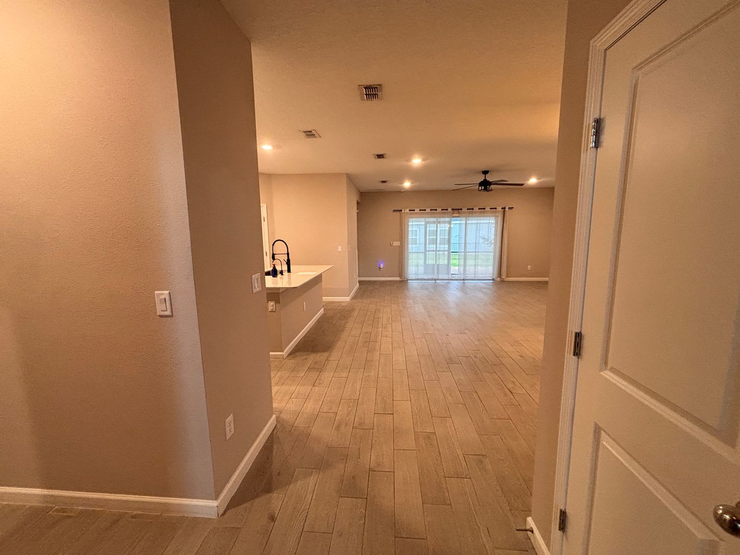 Spacious 4Br 3Ba On Large Corner Lot Water Views Screened Patio Double Garage Outdoor Fireplace – photo 5