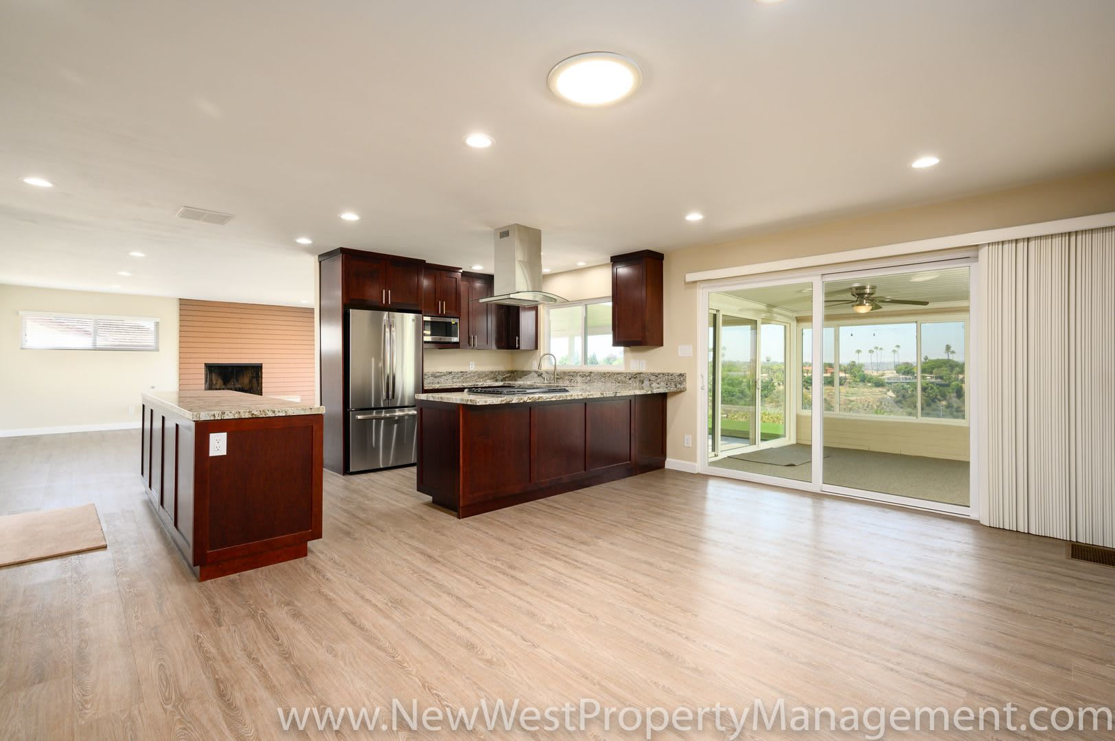Spacious College View Estates 3 Bedroom, Available Now! – photo 4