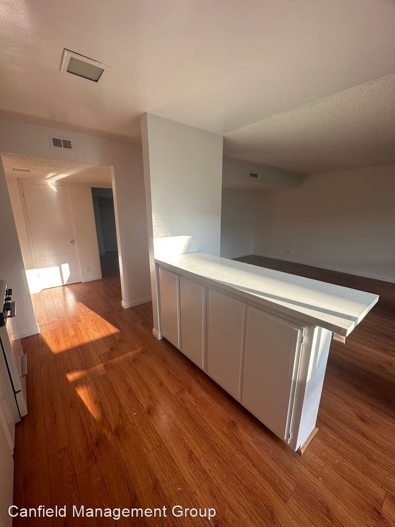 511 N Kenmore Avenue – photo 3