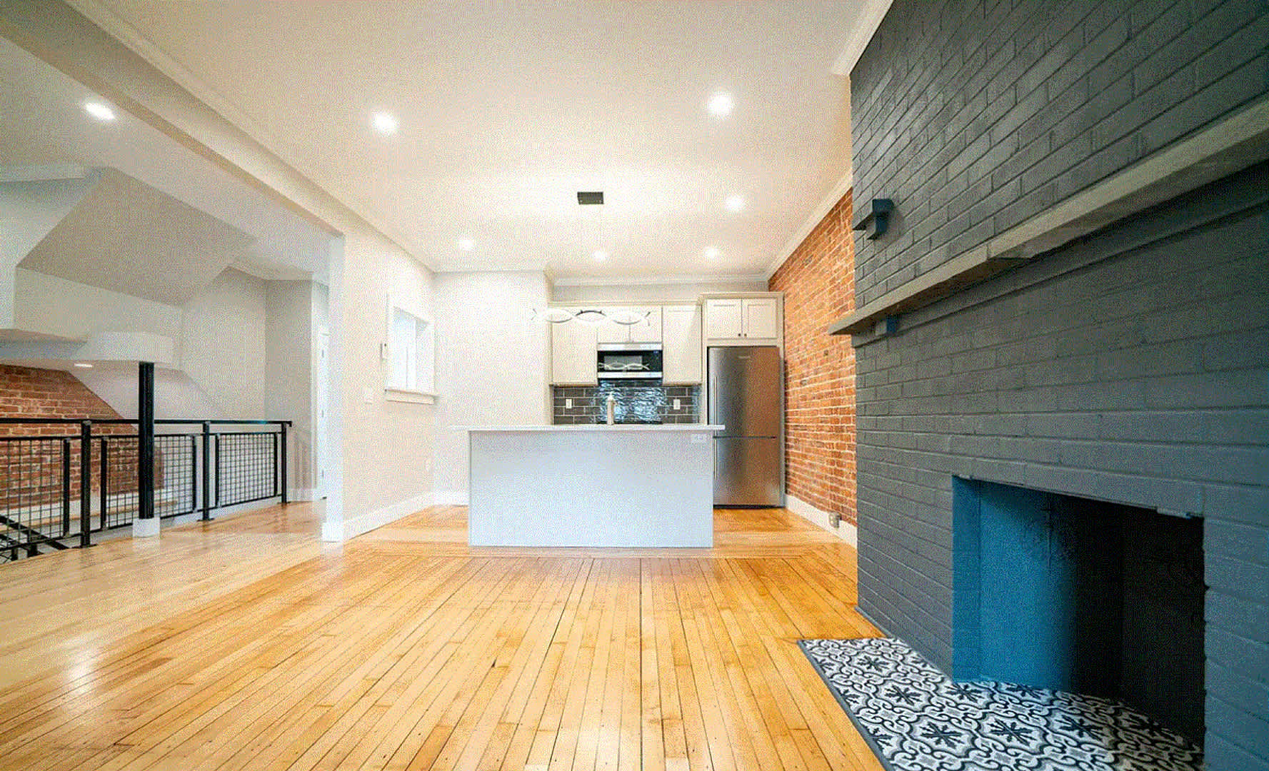 Charming 3 Bedroom – photo 3