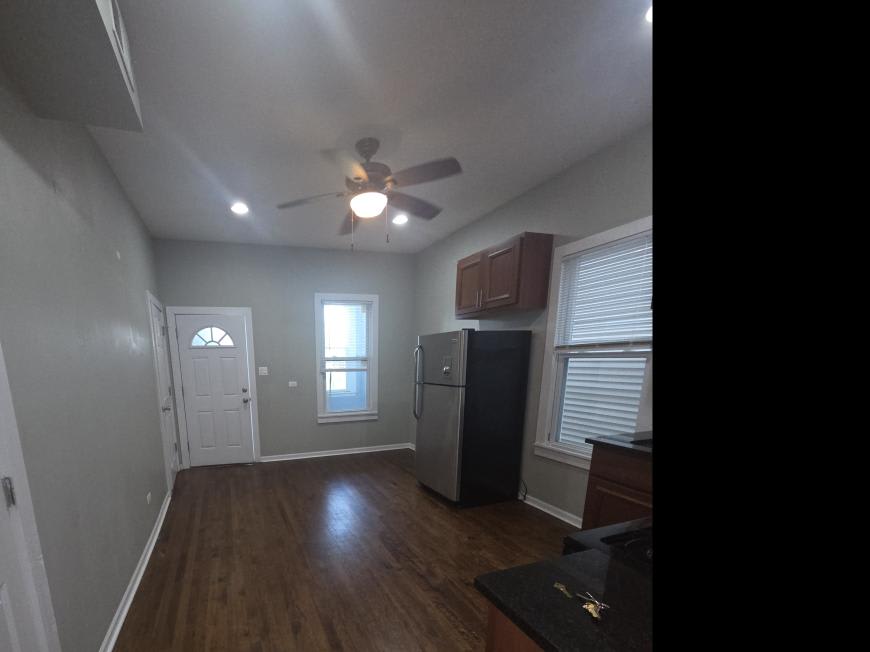 1332 W Barry Ave – photo 2