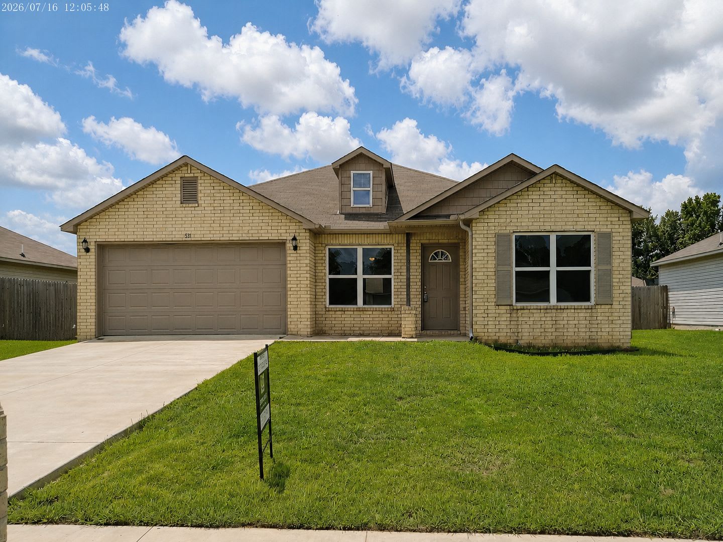 4 Bed / 2 Bath with garage!! – photo 1