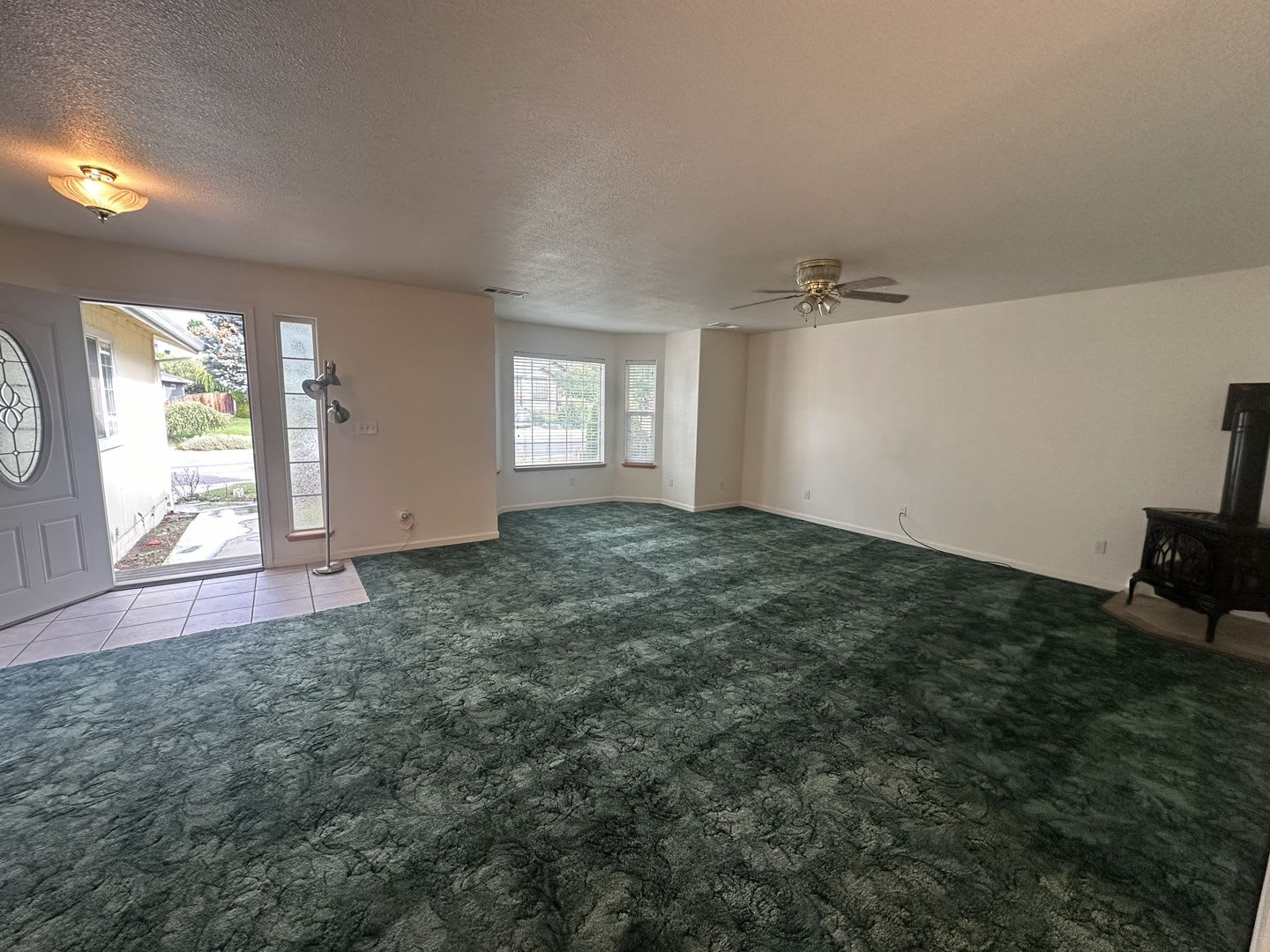 3 bedroom, 1 Bathroom Home – photo 4