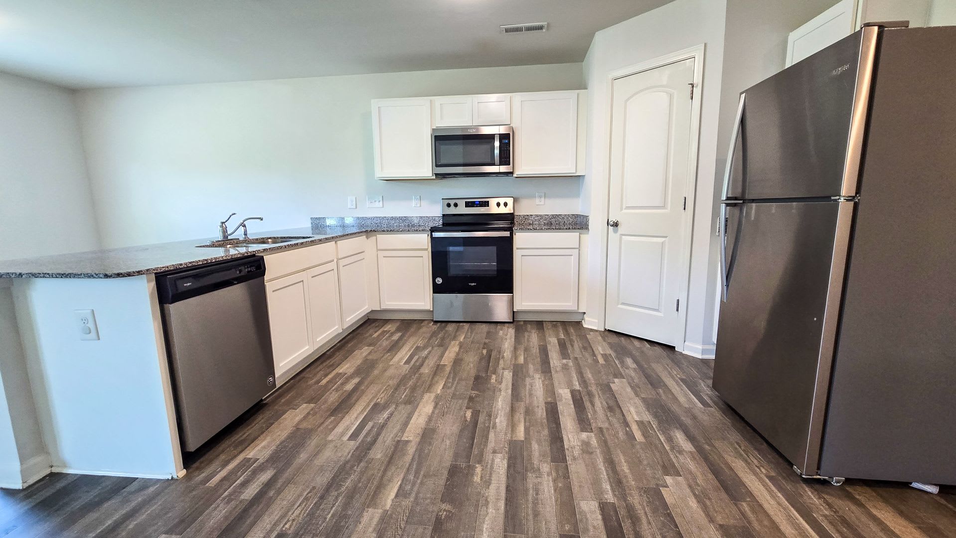 1810 South Hill Ave – photo 4