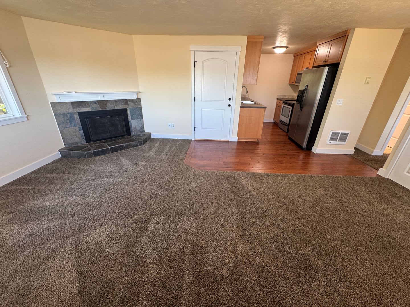 (963) 2850 Newton Place – photo 2