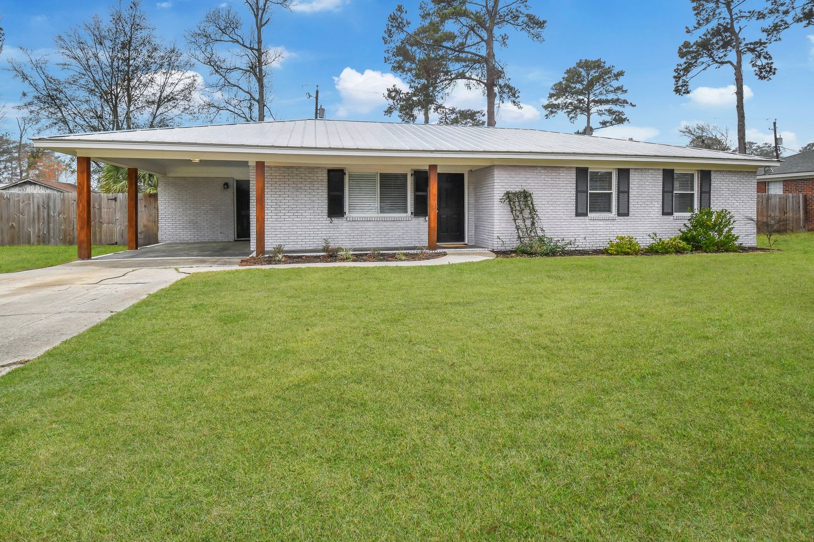 1015 Reita St – photo 2