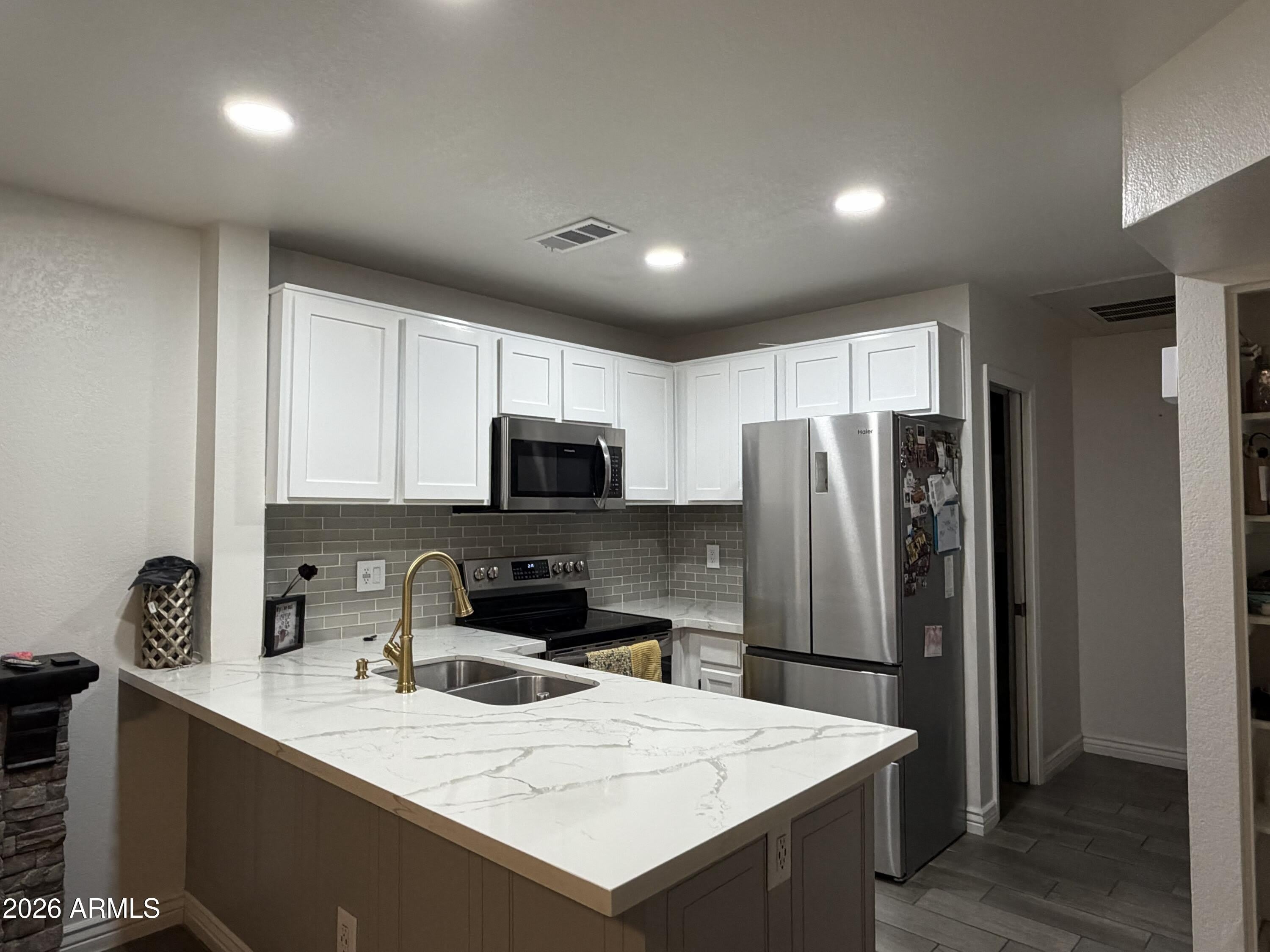 625 S WESTWOOD – photo 1