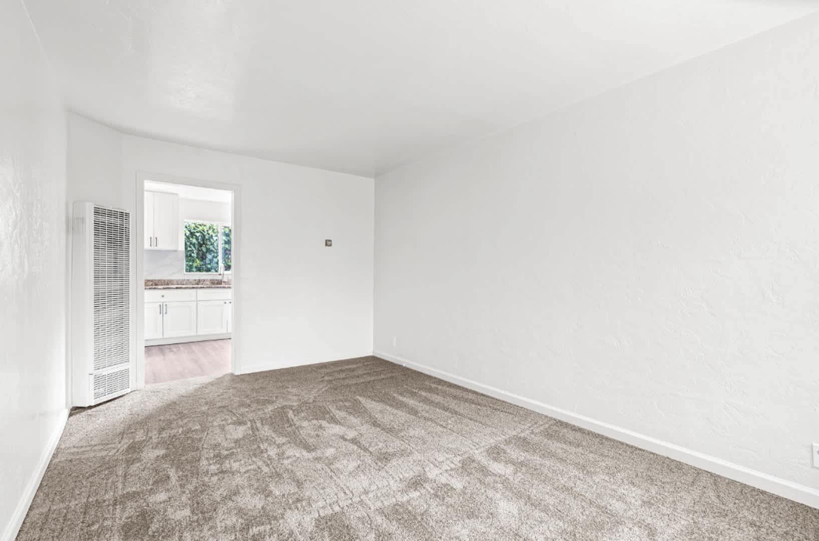 Spacious Freshly Updated 3 Bedroom 2 Bathroom Oakland Home Off Street Parking Paid Utilities – photo 2
