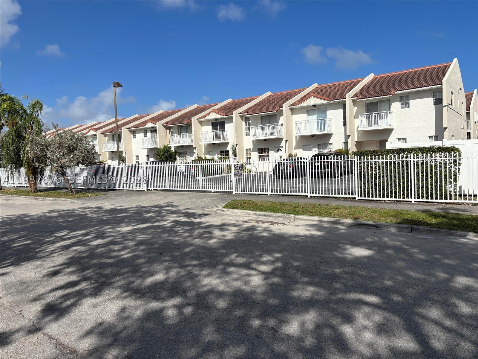 2050 NE 140th St – photo 1