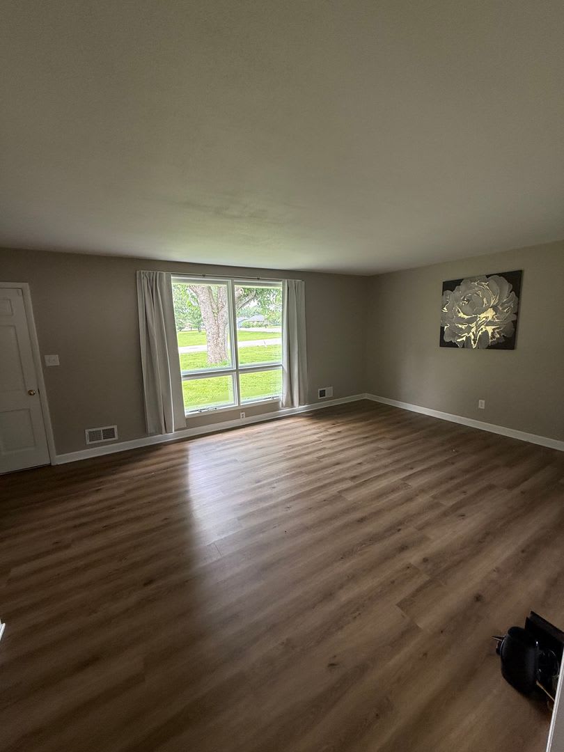 3 Bed/1.5 Bath Brick Home on 0.3 acres – photo 2