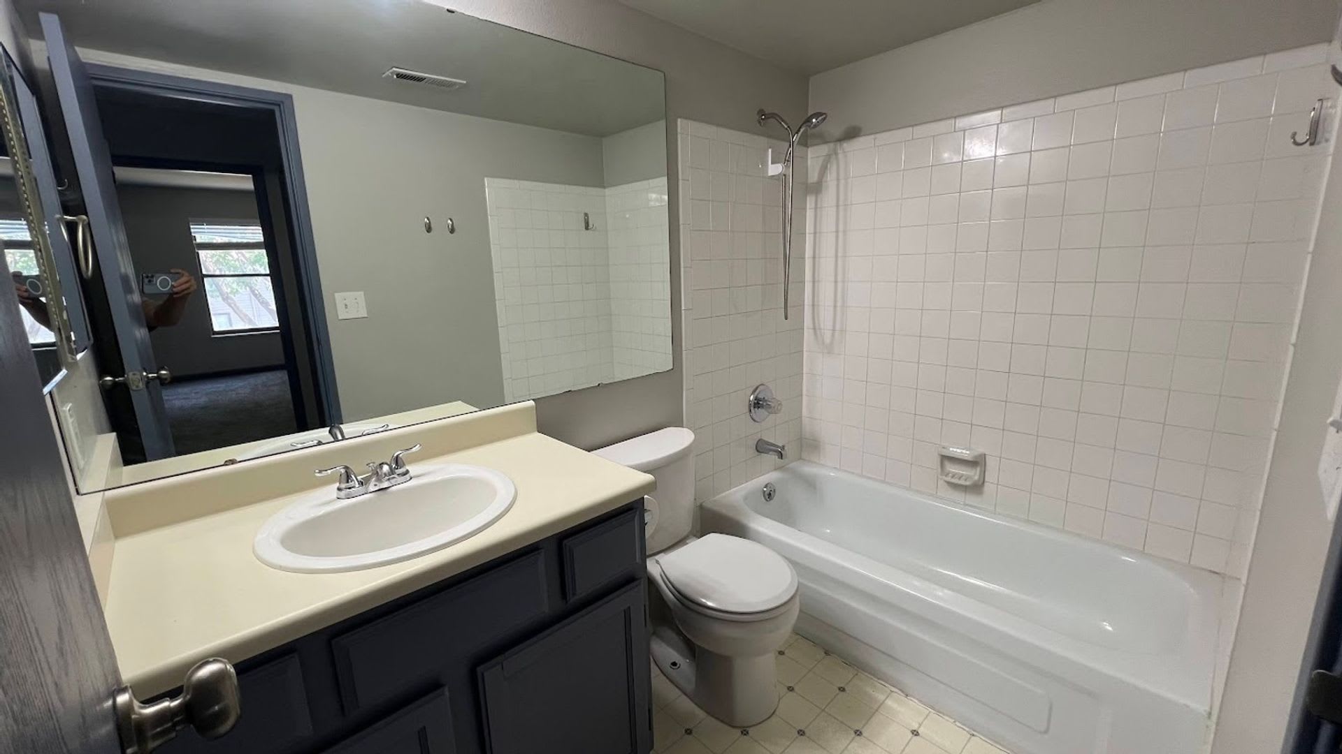 Charming 2BR Townhome in Aurora – photo 5