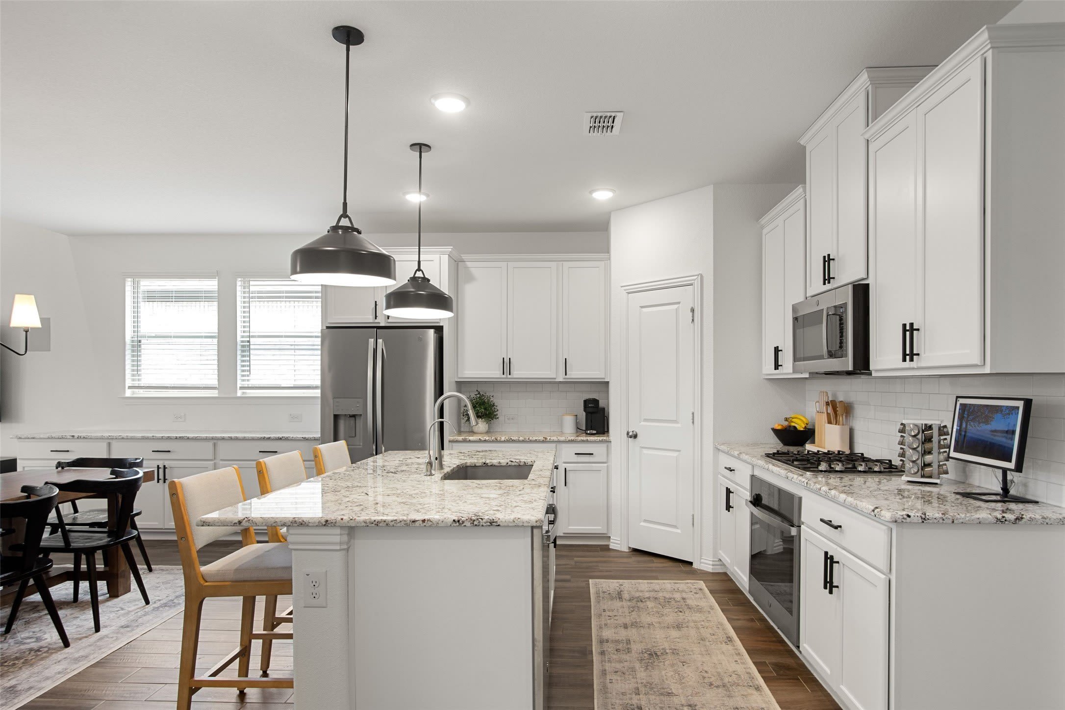 1429 Ross Avenue – photo 5