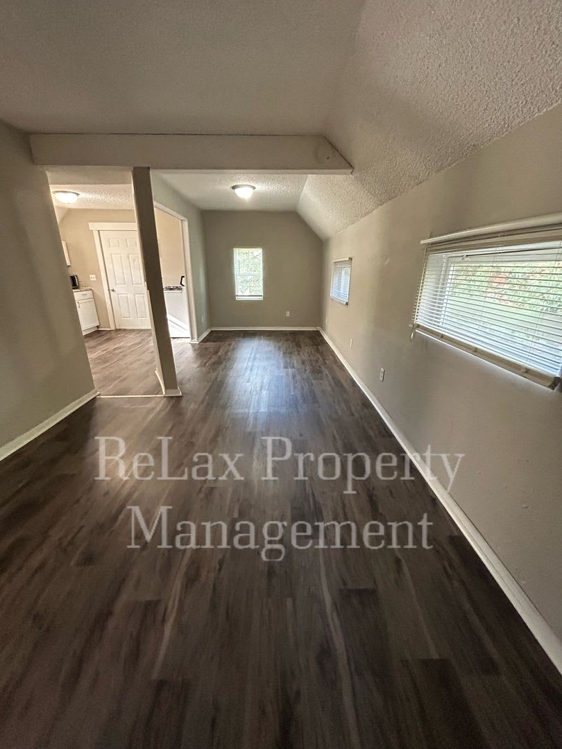 Large 3 Bedroom Apartment – photo 1