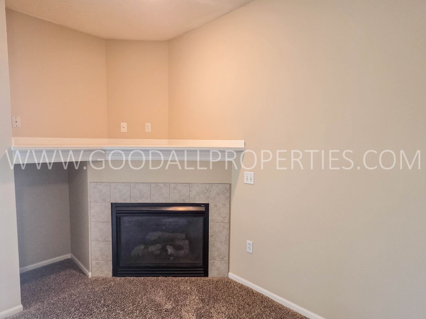 3 Bedroom 2 Bath Low Maintenance Waukee Condo With Garage – photo 5