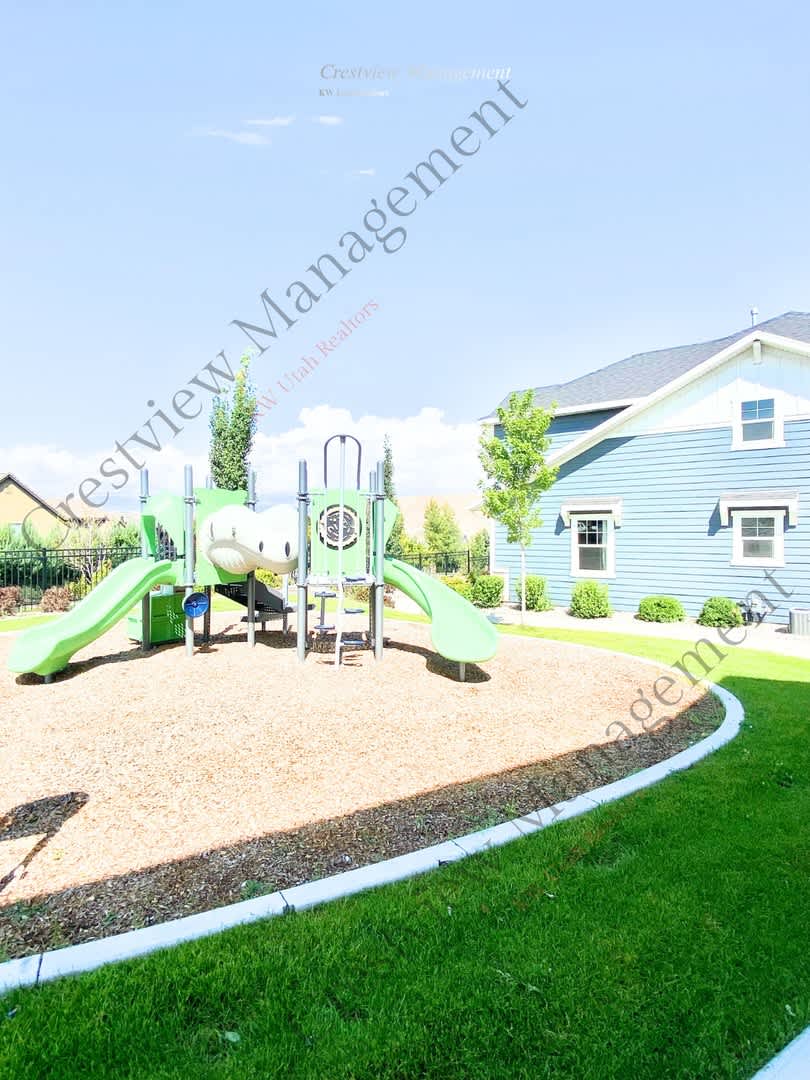 Spacious 3-Story Townhome with 2-Car Garage Near Traverse Mountain – photo 3