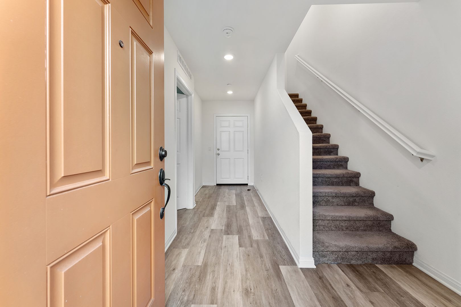 Modern Tri Level Townhome In Gated Gardena Community With 2 Car Garag – photo 4